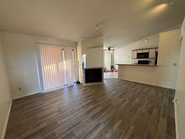 Building Photo - 1714 W Park Wood Ln