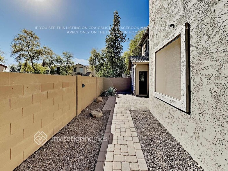 Building Photo - 10054 E Impala Ave