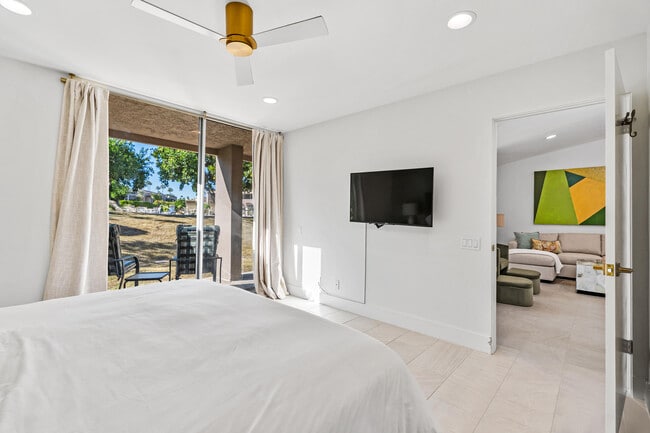 Building Photo - 48885 Mariposa Dr