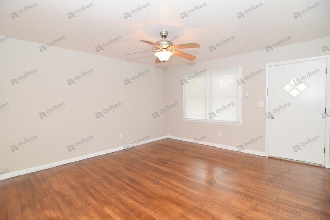 Building Photo - 3 Bed/2 Bath in Quiet Cul-de-Sac