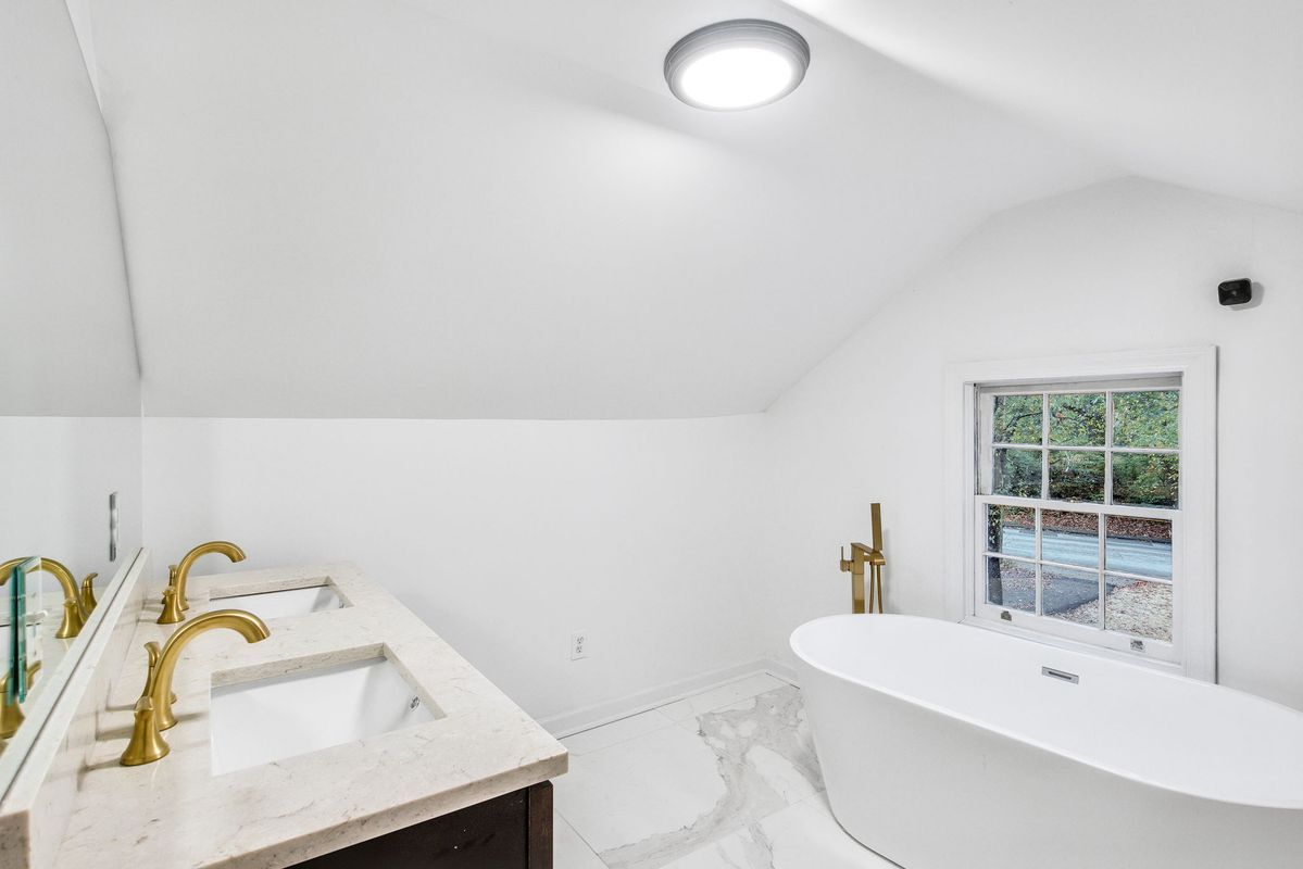 Building Photo - 1967 Browns Mill Rd SE