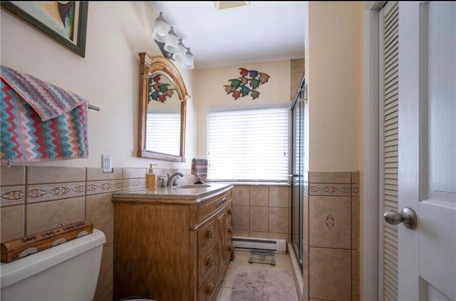 Downstairs bathroom - 23 Wilson Dr