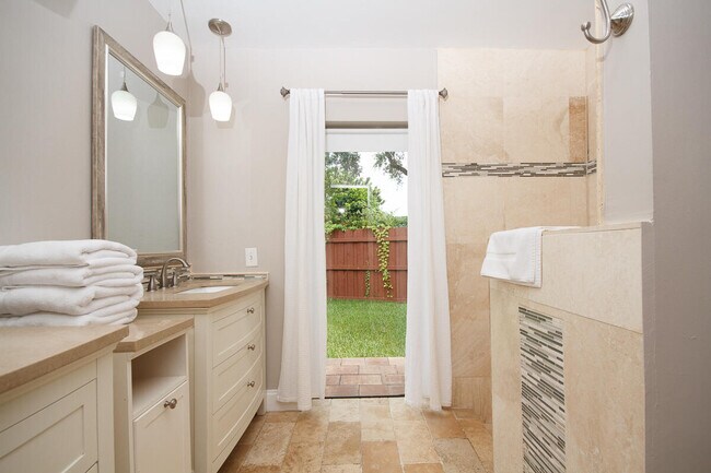 Building Photo - 7460 San Clemente Pl