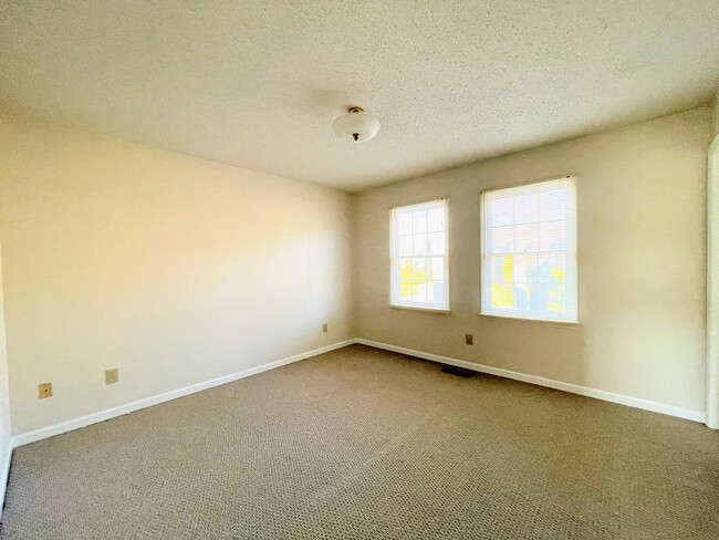 Building Photo - 603 Maysville Rd NE