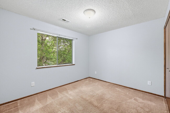 Building Photo - $2,595.95  - 3 Bed, 2 bath Condo with Lofted Bonus Space and In Unit Laundry!