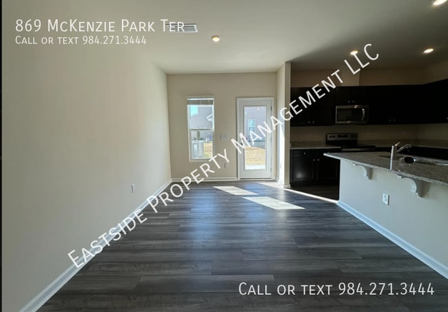 Building Photo - 869 McKenzie Pk Ter