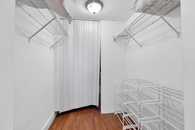 Building Photo - 2301 NE 14th Street Causeway