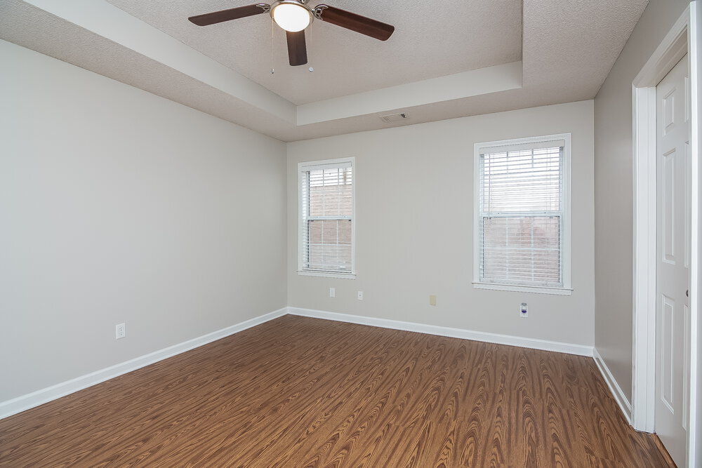 Building Photo - 1118 Greenwich Dr