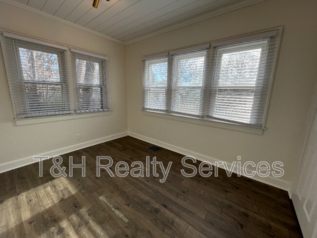 Building Photo - 5956 E Beechwood Ave