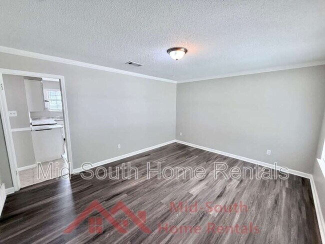 Building Photo - 2587 Wellons Ave
