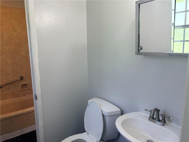 Building Photo - 3760 Alta Vista Dr