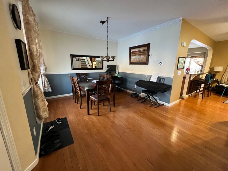 Building Photo - 27 Lupine Dr
