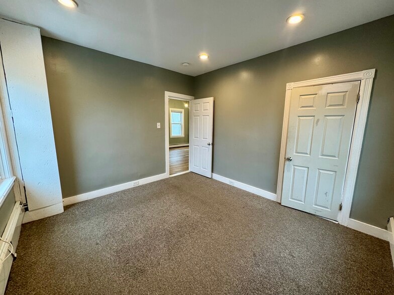 Building Photo - 61 John St