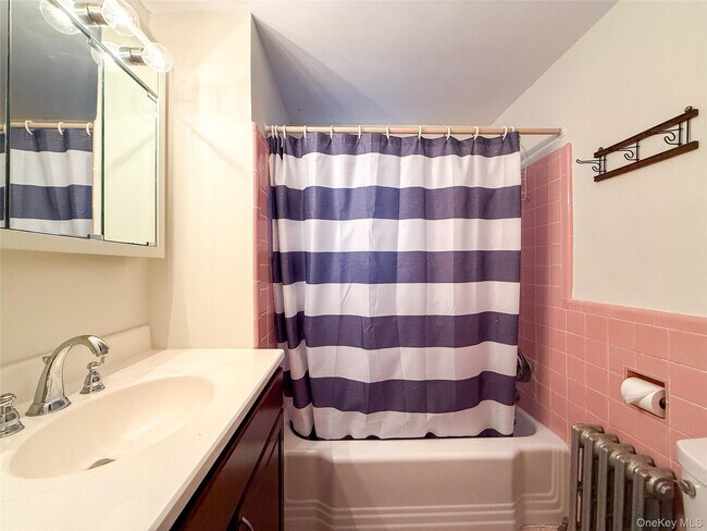 Building Photo - 8415 Soundview Ave