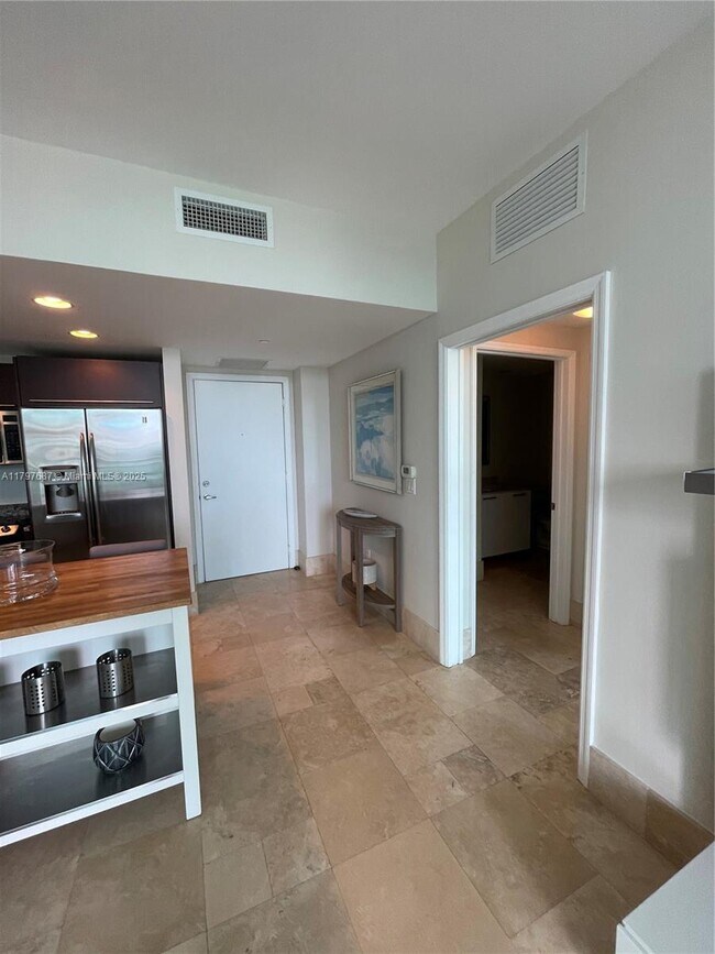 Building Photo - 951 Brickell Ave