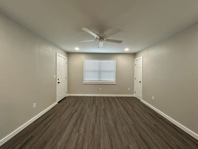 Building Photo - Minutes from Downtown Rogers – 2 Bed Apartment for Rent