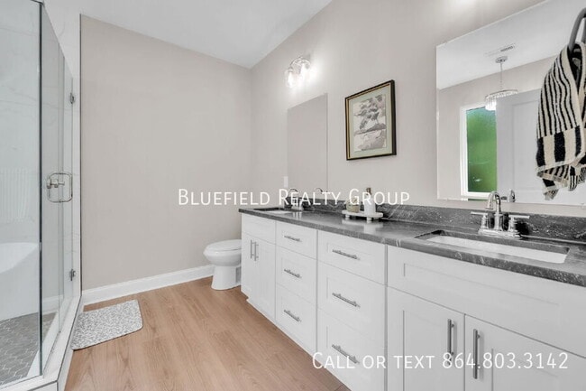 Building Photo - 713 Rockcliff St