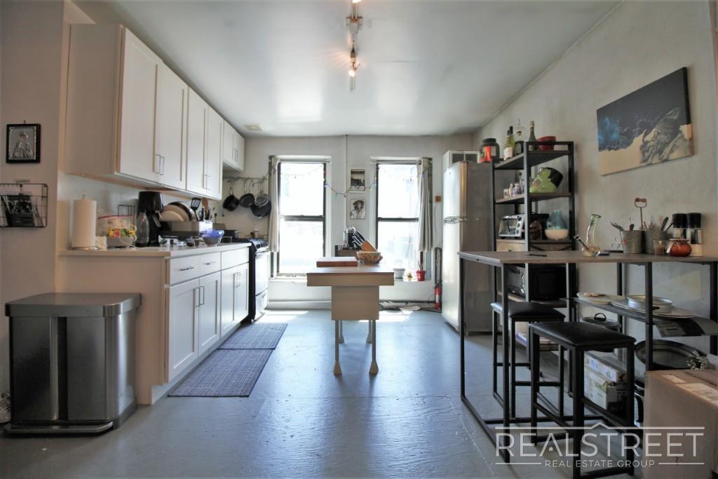 Building Photo - Spacious Studio LOFT in Williamsburg!