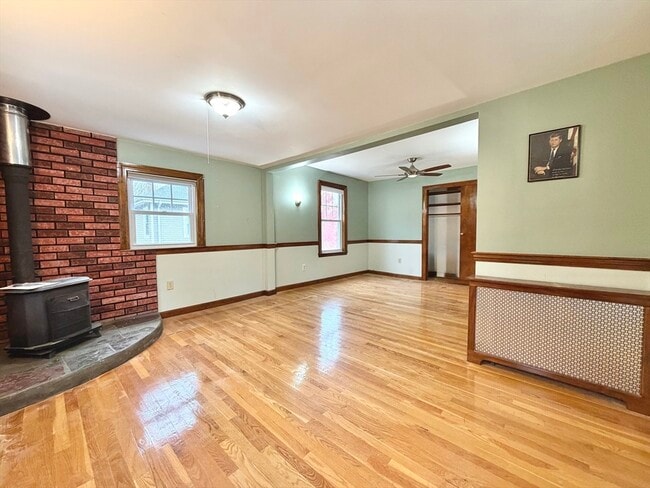 Building Photo - 28 Howard St