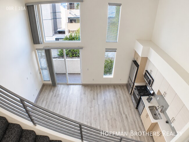 Building Photo - 1039 S Hobart Blvd