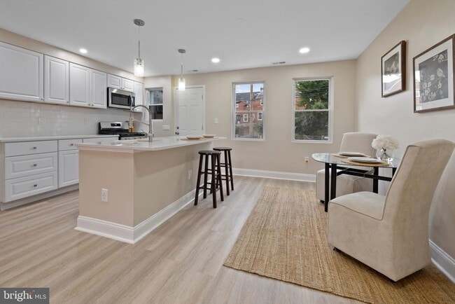 Building Photo - 1811 Ramblewood Rd