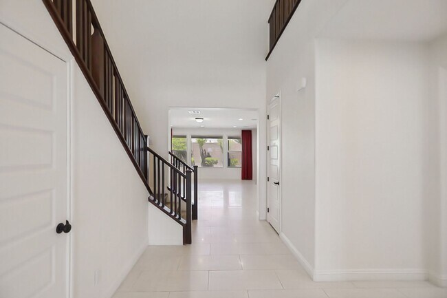 Building Photo - Stunning 5 Bed, 4 Full Baths And 2 Half Ba...