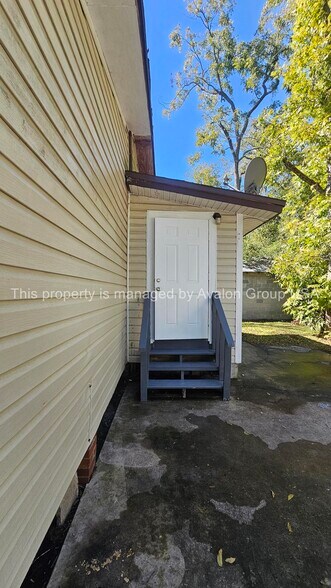 Building Photo - 2373 Broadway Ave