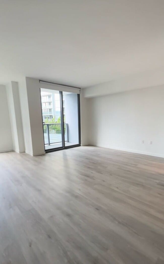 Building Photo - Modern studio in the heart of brickell