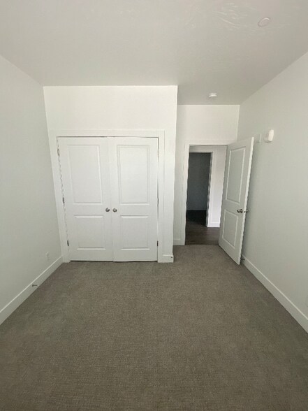 Building Photo - 5801 S Garnet Dr