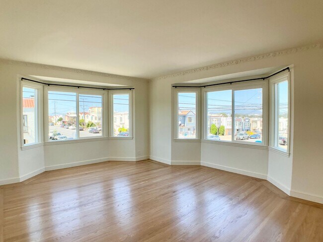 Building Photo - Remodeled! GARAGE PARKING Included! IN-UNI...