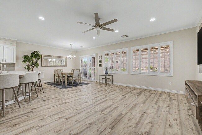 Building Photo - Stunning upgraded Solera At Anthem Home with Spa in back yard!