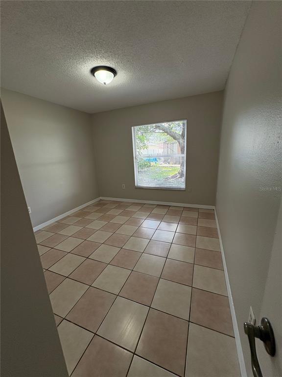Building Photo - 305 Colonade Ct