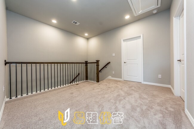 Building Photo - Adorable 3 Bedroom Townhouse-- Coming Soon!