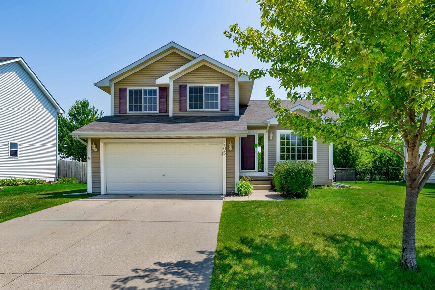 Building Photo - 505 SE Crabapple Dr