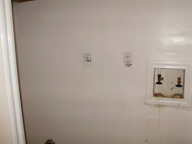 Building Photo - 2107 Shiveley Cir