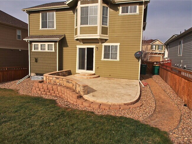 Building Photo - The Meadows Deceptively Spacious w/3BD plus Large Loft! Available Now.