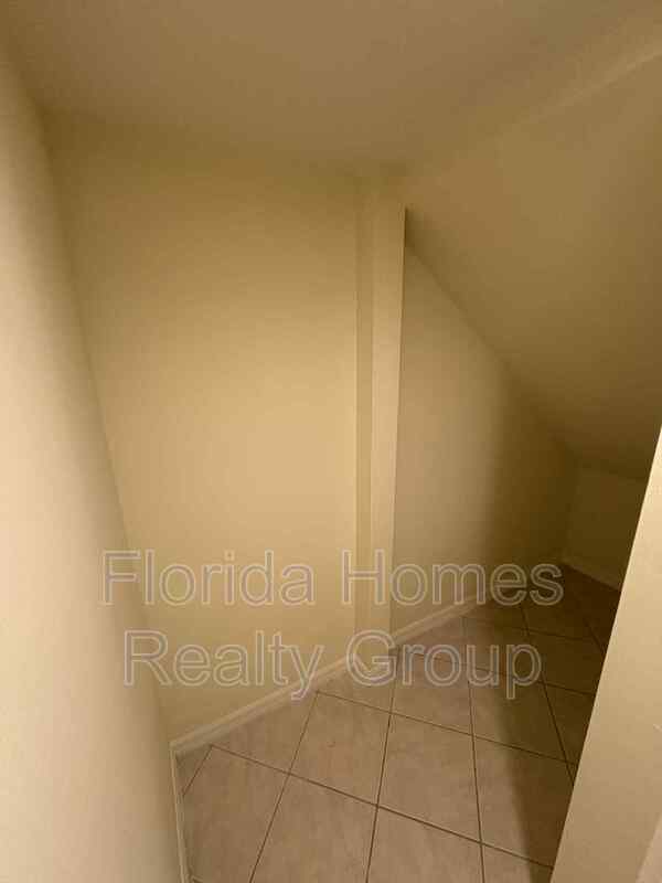 Building Photo - 3629 Pine Oak Cir