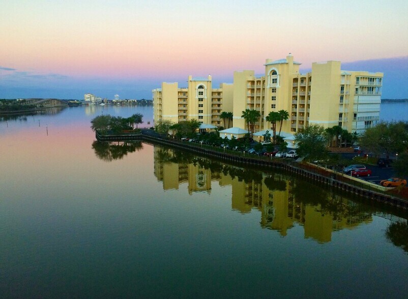 Building Photo - 480 Sail Ln