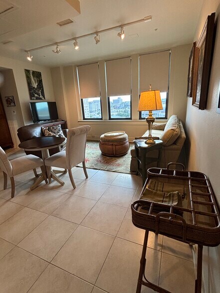 Building Photo - 221 W 2nd St