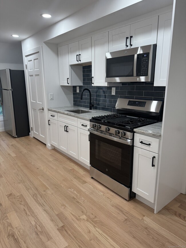 Building Photo - 263 Hawley Ave