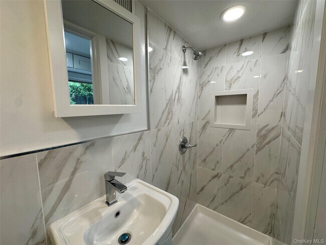 Building Photo - 216 1st St