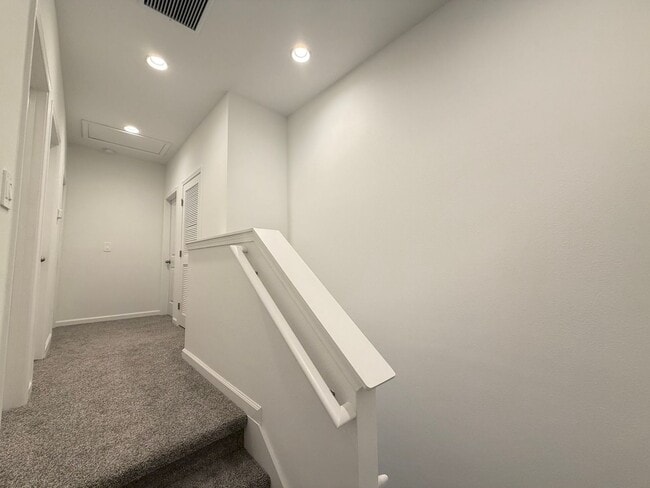 Building Photo - 5353 Vista Lago Dr