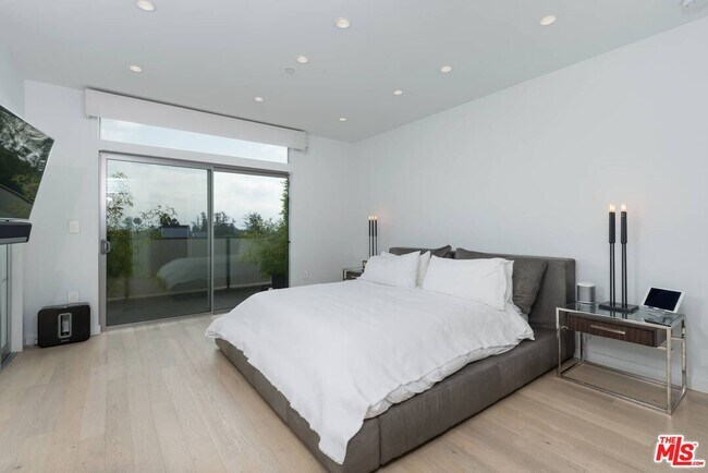 Building Photo - 1040 N Spaulding Ave