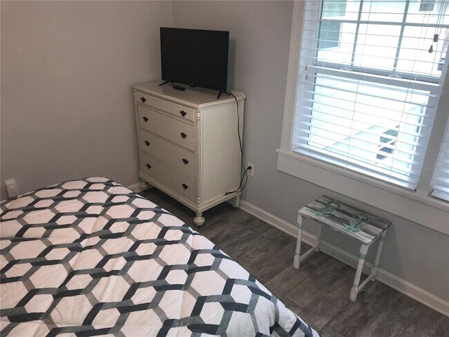 Building Photo - 305 57th St