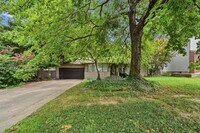 Building Photo - Midtown Tulsa | 3 Bed | 2 Bath | Recently Renovated