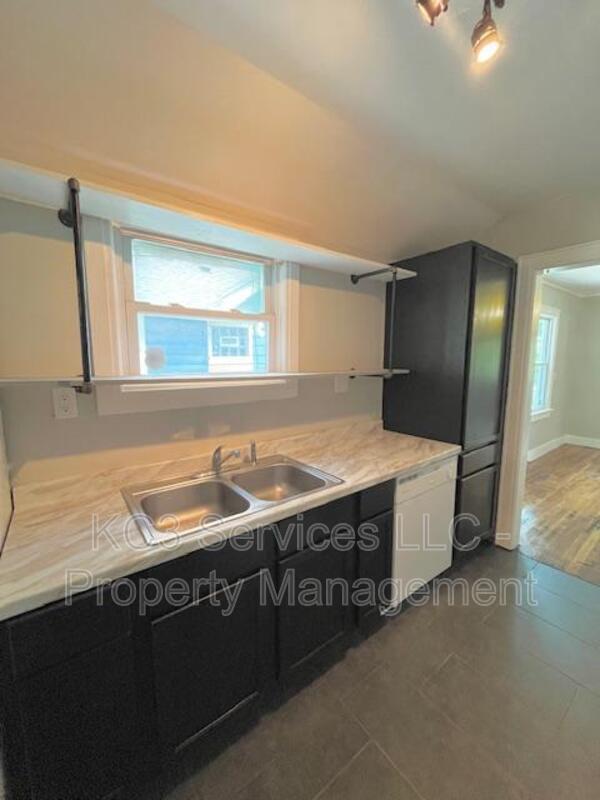 Building Photo - 5842 Euclid Ave E