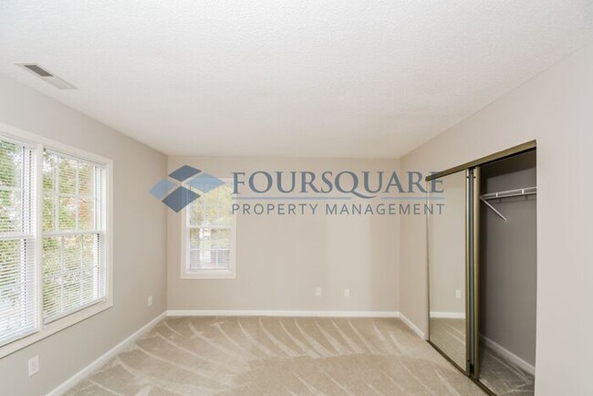Building Photo - Townhome | 1st Floor Master Bedroom/ Full ...