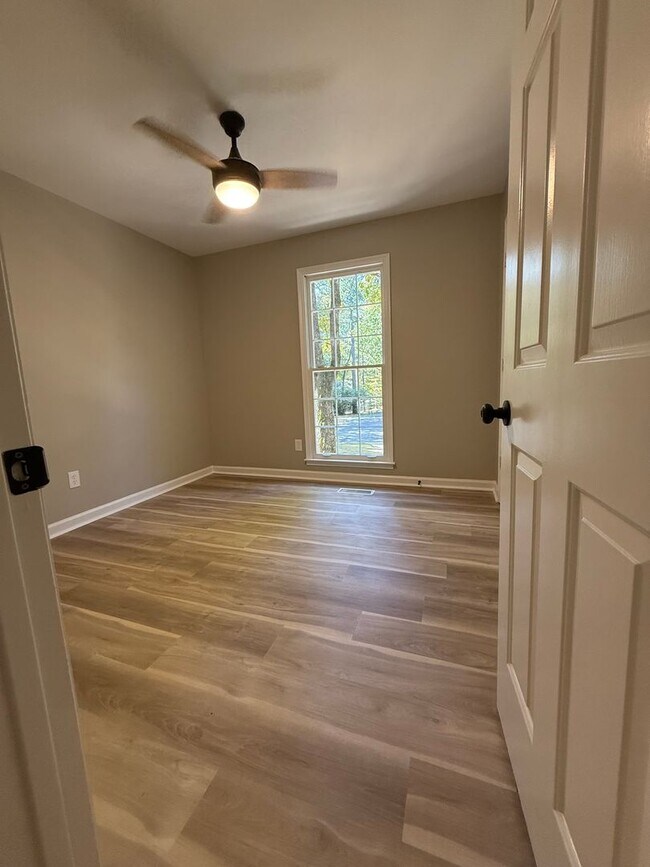 Building Photo - Oak Mountain 3 Bedroom Home