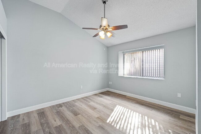 Building Photo - 110 Parkwood Dr