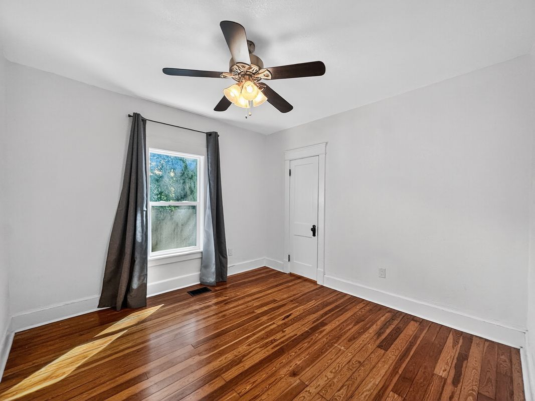 Building Photo - 1016 E Washington Ave